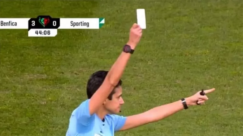 کارت سفید در فوتبال